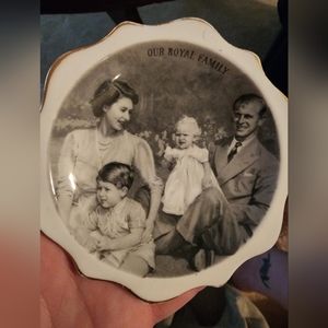 Royal Standard Fine Bone The Royal Family Plate